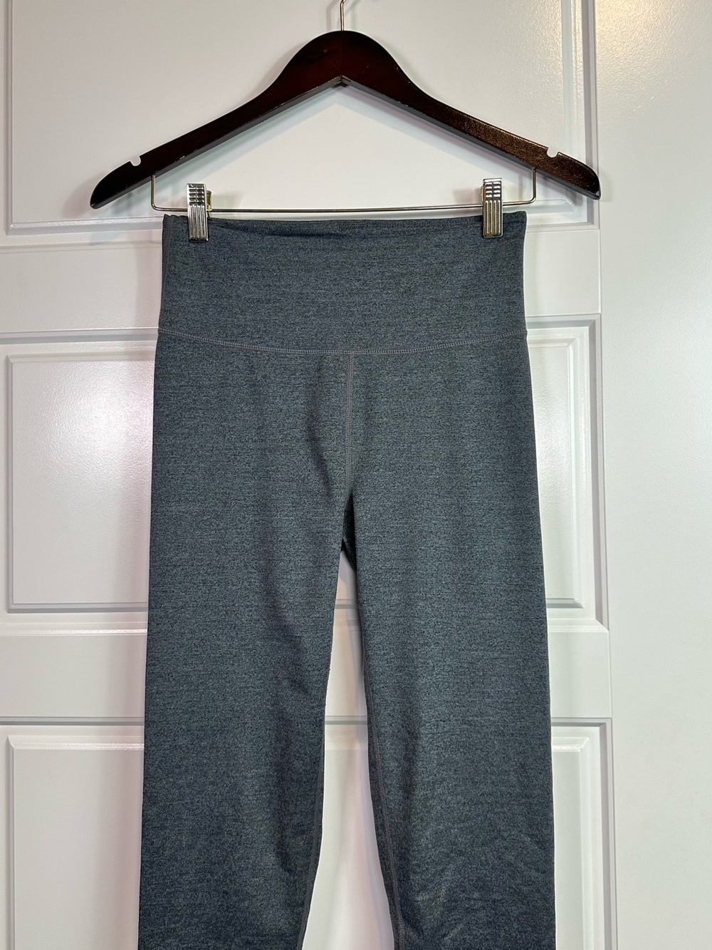 Lilly Pulitzer Luxletic Weekender High Rise Leggings Gray Metallic Print Size S - Picture 3 of 11